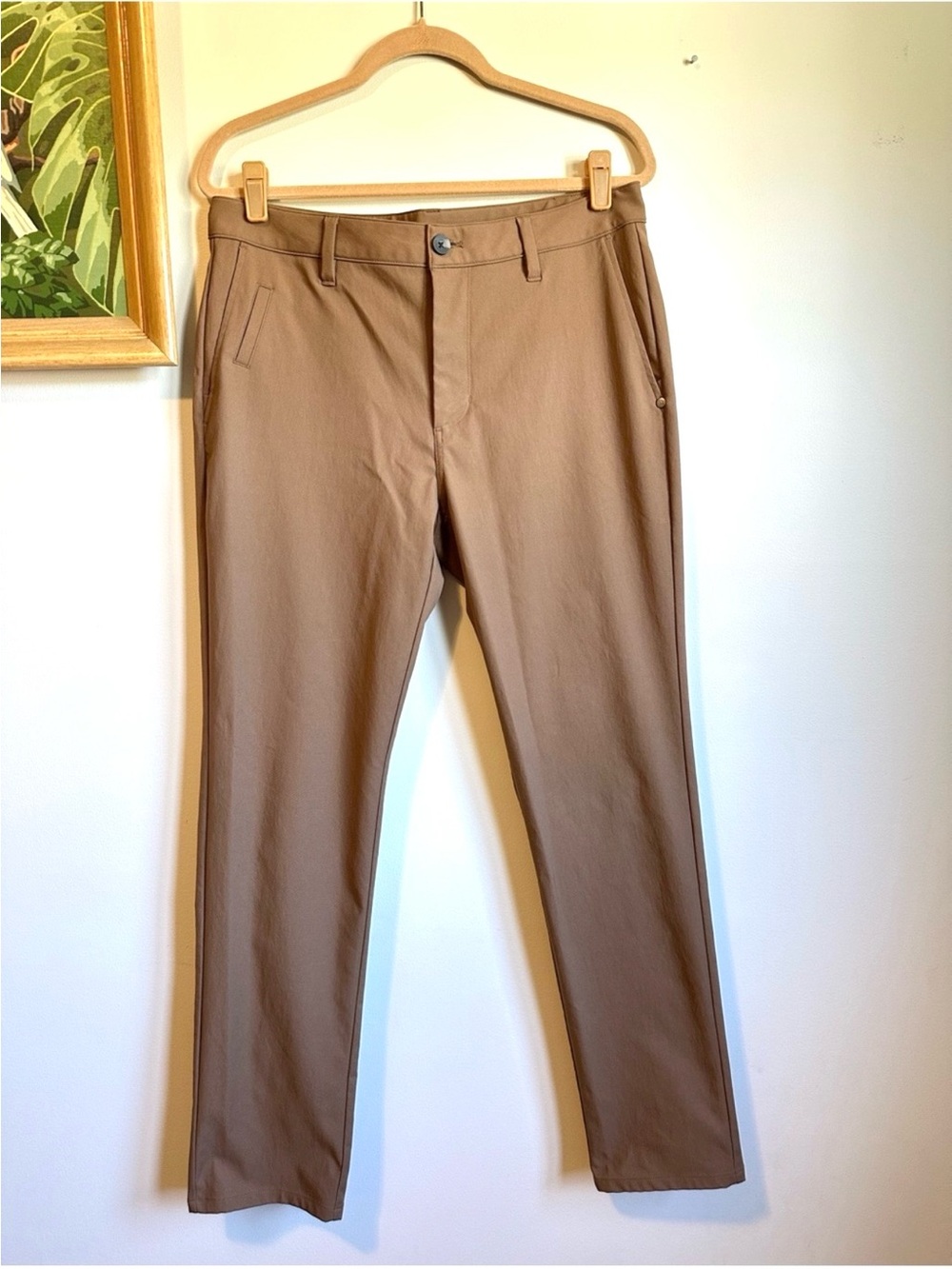 Vuori Slim Leg Hybrid Performance Pants Mens 32 Tan NEW Golf